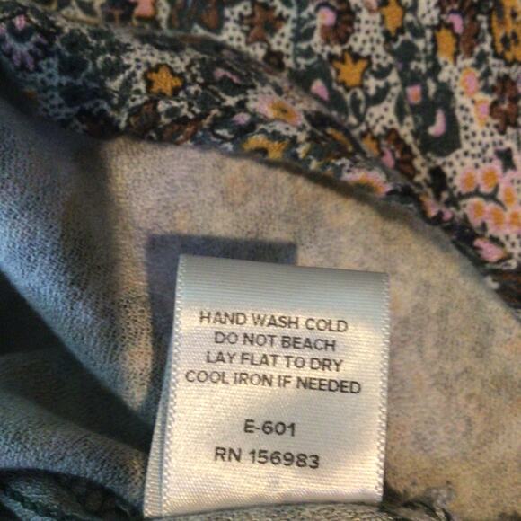 Roan & Ryan Floral Print Black, PInk, Green V-Neck, Peasant Blouse Size L - Picture 8 of 8